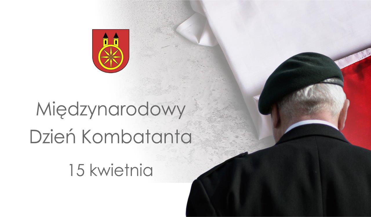 Plansza promująca Międzynarodowy Dzień Kombatanta przedstawia postać odwróconego tyłem żołnierza kombatanta, który stoi na tle biało-czerwonej flagi.  Z lewej strony herb miasta Koła oraz napis Międzynarodowy Dzień Kombatanta z datą 15 KWIETNIA
