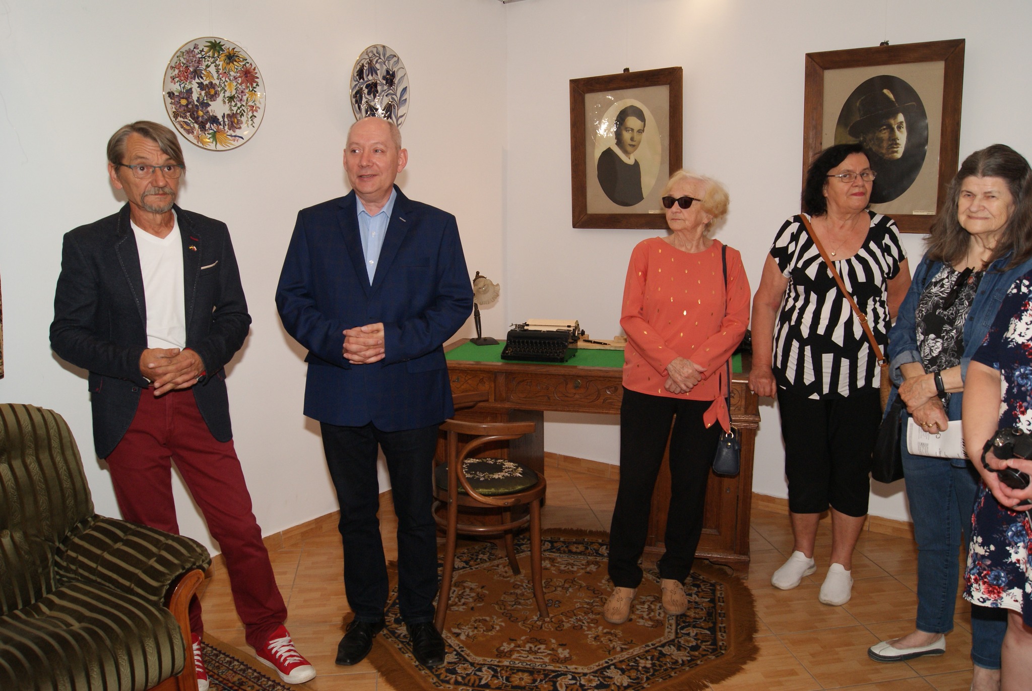 Zdjęcie z wernisażu kwiaty moje ojczyste