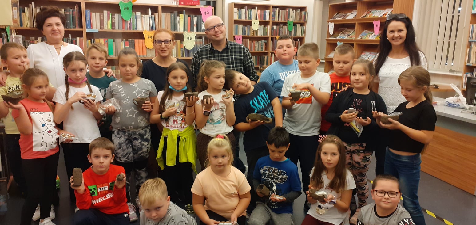 Uczestnicy VII wydania ogólnopolskiej akcji Noc Bibliotek w Kole.