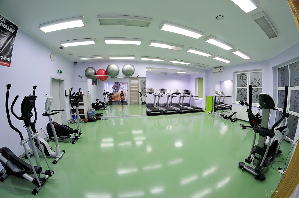 Sala siłowni w obiekcie Miejskiego Ośrodka Sportu i Rekreacji w Kole