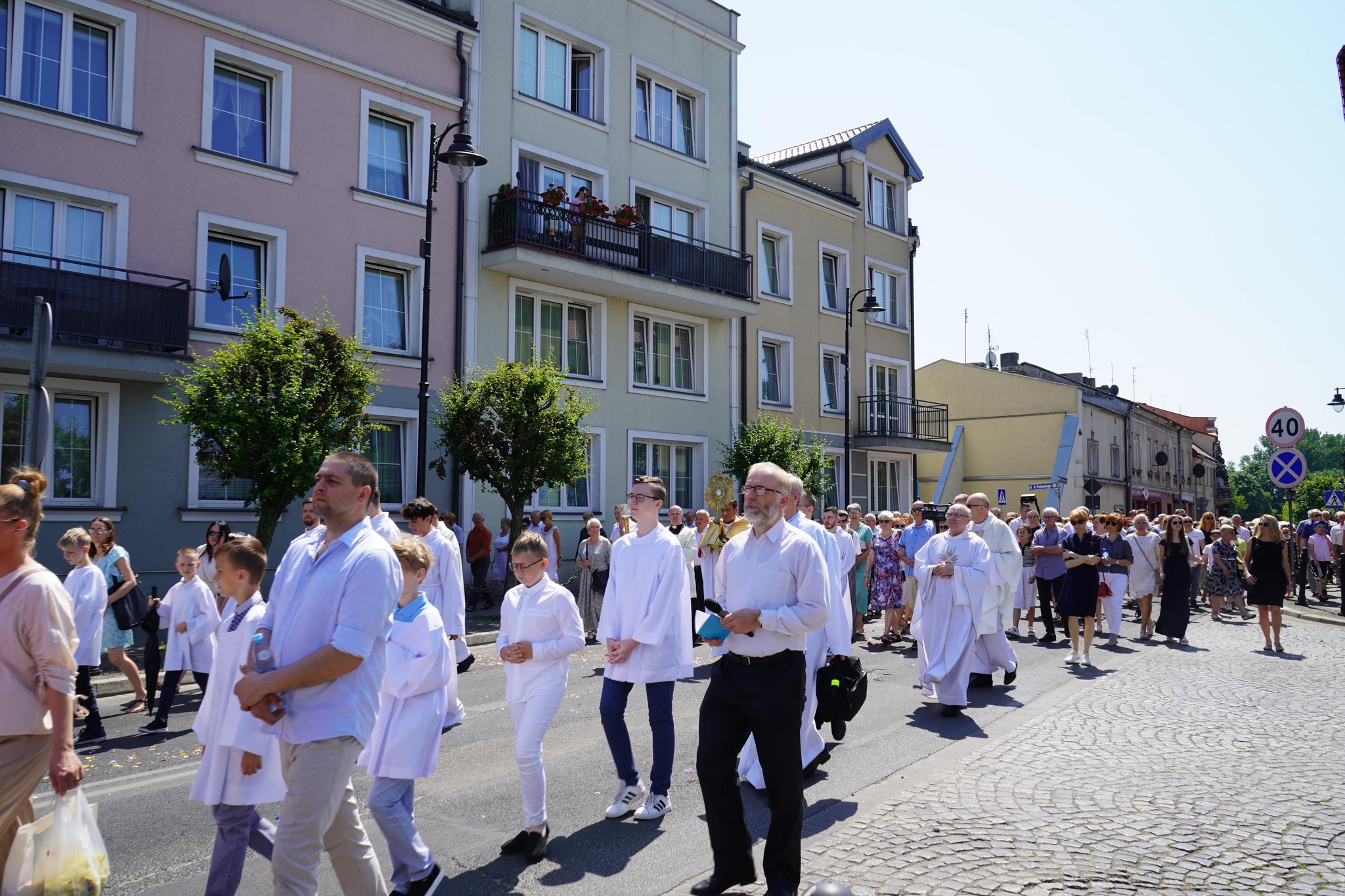 Uroczosty orszak w procesji Eucharystycznej Boże Ciała w Kole