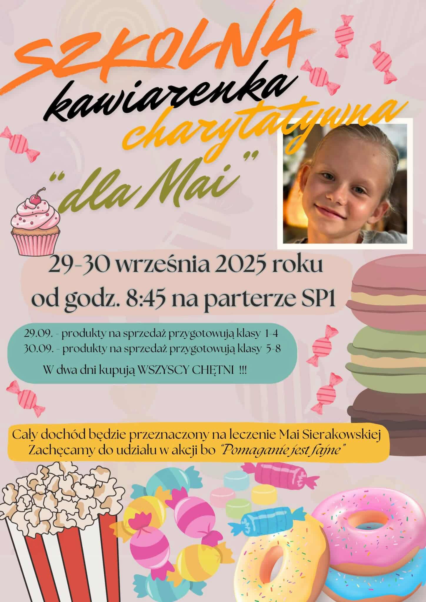Na plakacie widnieje zaproszenie na szkolną kawiarenkę charytatywną DLA MAI. Dochód przeznaczony będzie na leczenie dziewczynki. Plakat jest kolorowy, ozdobiony ilustracjami słodyczy i zdjęciem Mai.