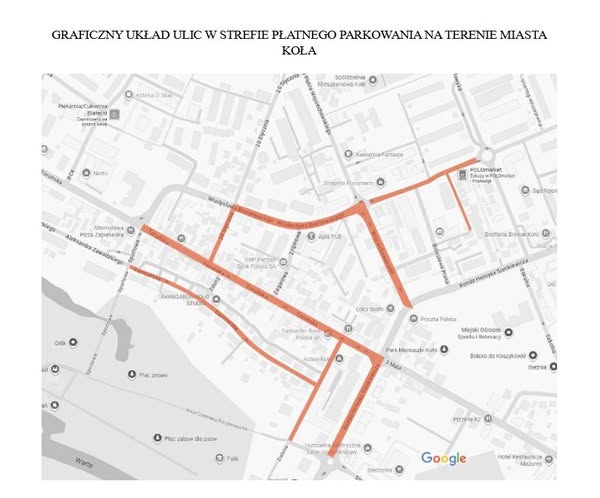 Zdjęcie przedstawia mapę z zaznaczoną na czerwono strefą płatnego parkowania w mieście Koło. W nagłówku plakatu widnieje napis graficzny układ ulic w strefie płatnego parkowania na terenie miasta Koła.